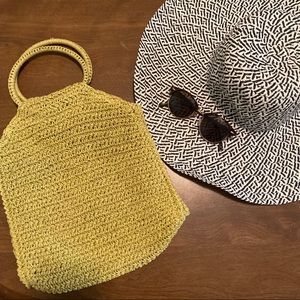 *VINTAGE* Green Straw Bag with Round Handles